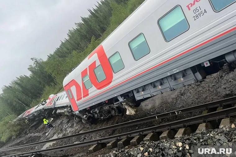 Под Волгоградом произошло столкновение пассажирского поезда с КАМАЗом