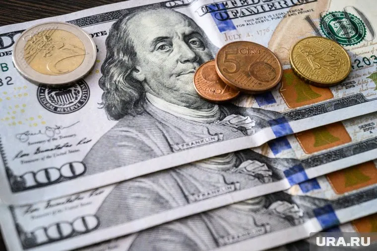 Доллар превысил отметку в 80 рублей впервые с осени 2020 года