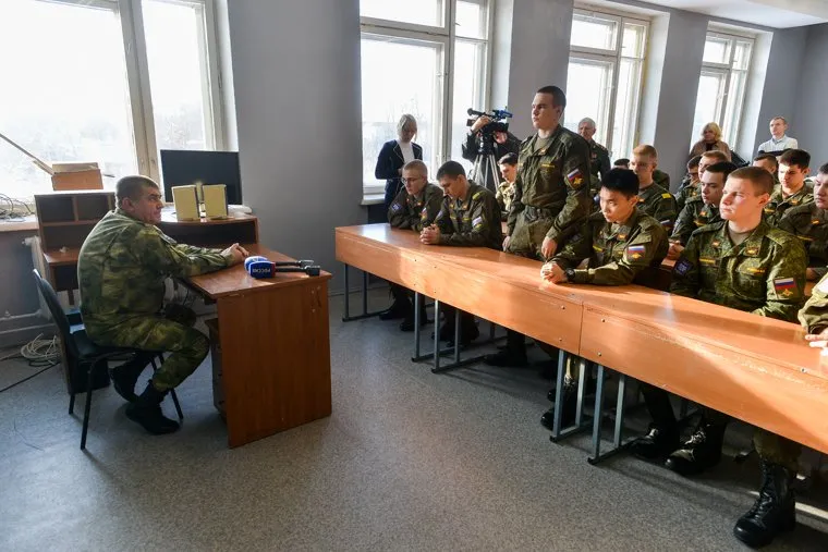 Юрий Гагарин «Ангел» на лекции у курсантов военной кафедры ЮУрГУ. Челябинск