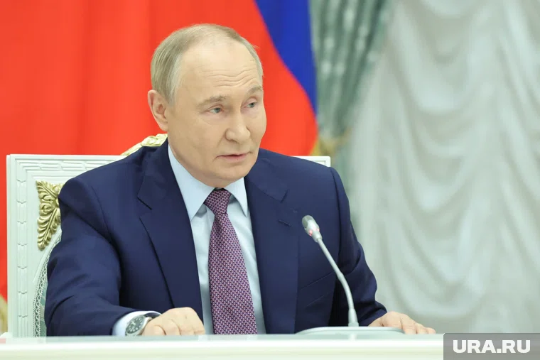 Путин назвал санкции США недружественным актом в отношении России