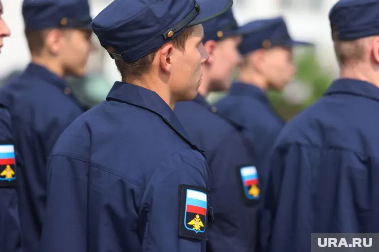 Совфед поддерживает повышение нижней планки призыв до 21 года, заявил Виктор Бондарев