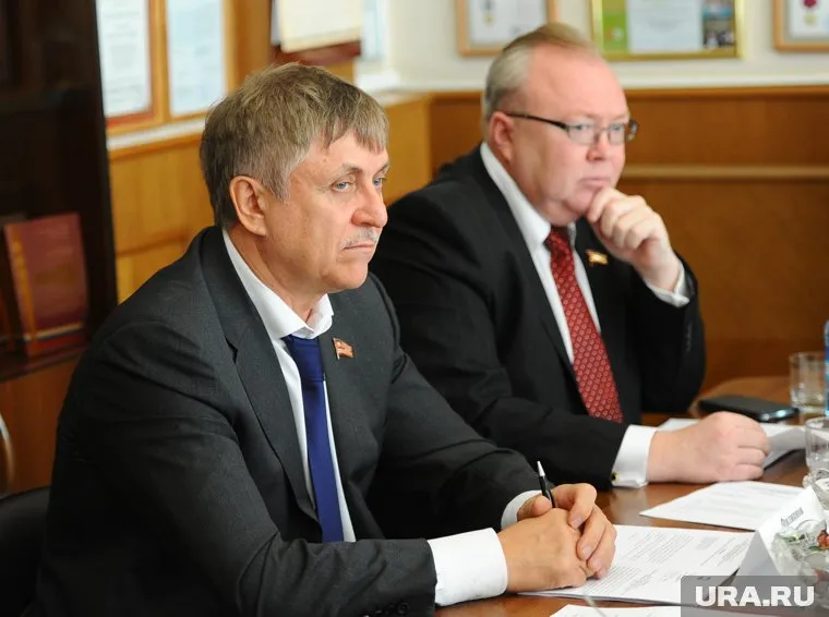 Валерий Филиппов (слева) в третий раз стал депутатом челябинского парламента