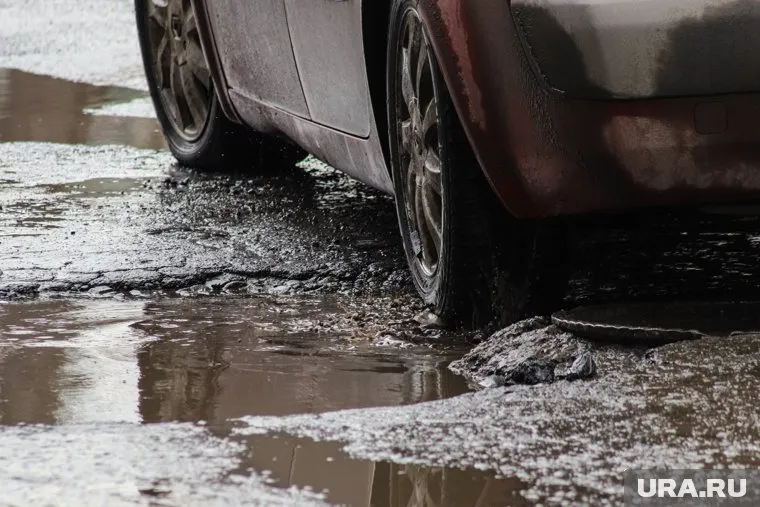 По словам горожанки, ямы можно увидеть на обновленном километровом участке трассы (архивное фото)