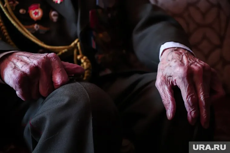 Как оказалось ветеран ранее просил Кухарука о личной встрече