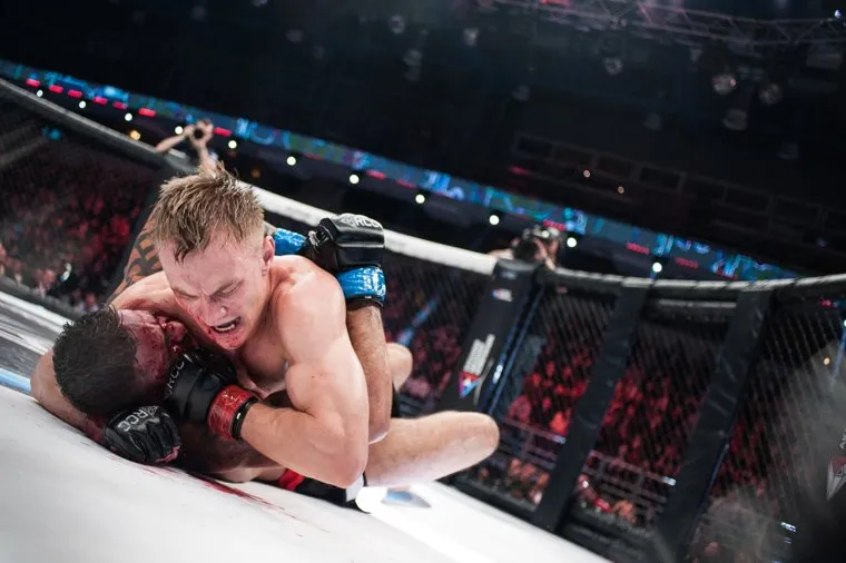 Турнир по смешанным единоборствам RCC2: Russian Cagefighting Championship в КРК "Уралец". Екатеринбург