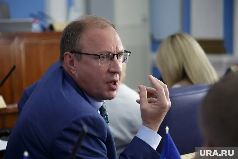 Дмитрий Самойлов под Новый год начал «разборки» со своими подчиненными: одних наказывает, других перемещает на новые должности