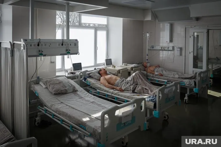 Пять человек отказались от осмотра, троих увезли в больницу