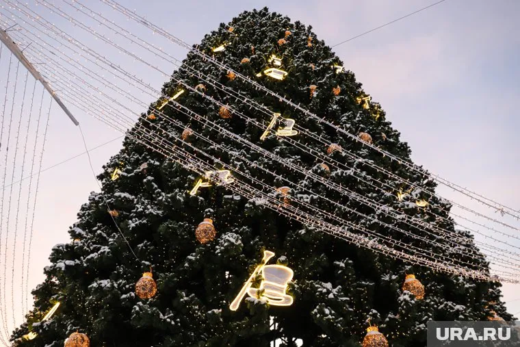 Во всех муниципалитетах Ямала 10 декабря зажглись огни на новогодних елках