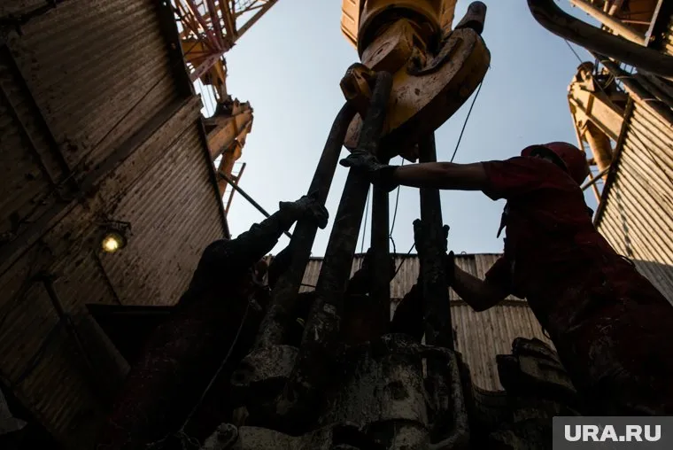 Дополнительно к зарплате компания выплачивает буровикам премии за результативную работу