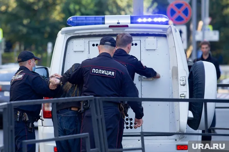 Задержания проводили сотрудники отдела по борьбе с организованной преступностью и СОБРа