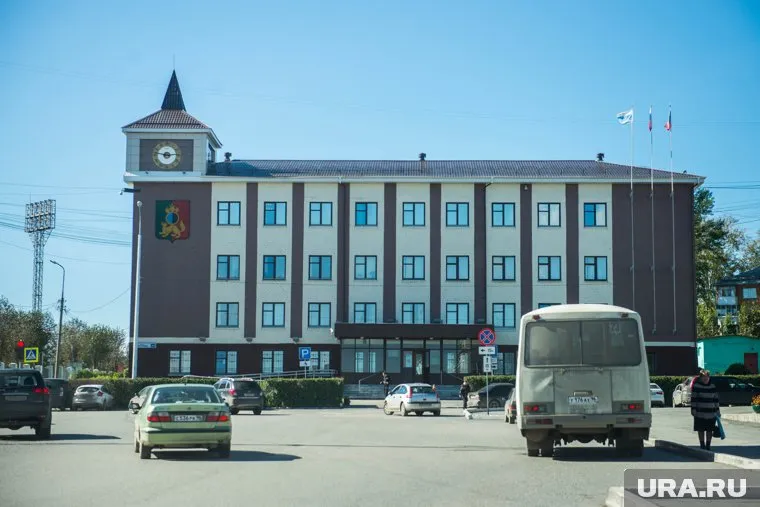 Бывший работник администрации написал заявления на главу городского округа