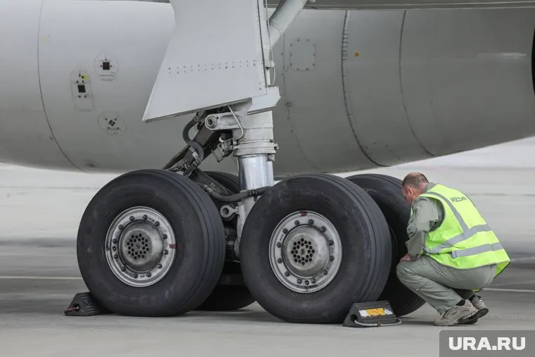 Когда ограничения аэропорта будут сняты - неизвестно