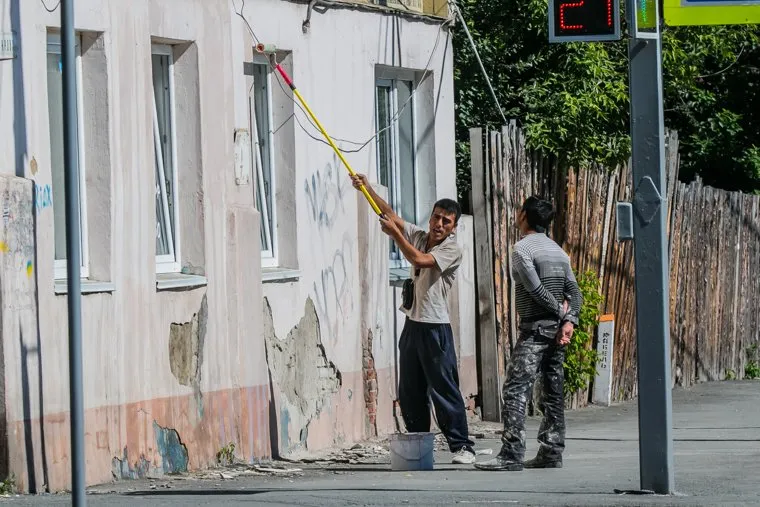 Разное. Курган, ремонт здания, гастарбайтеры, малярные работы