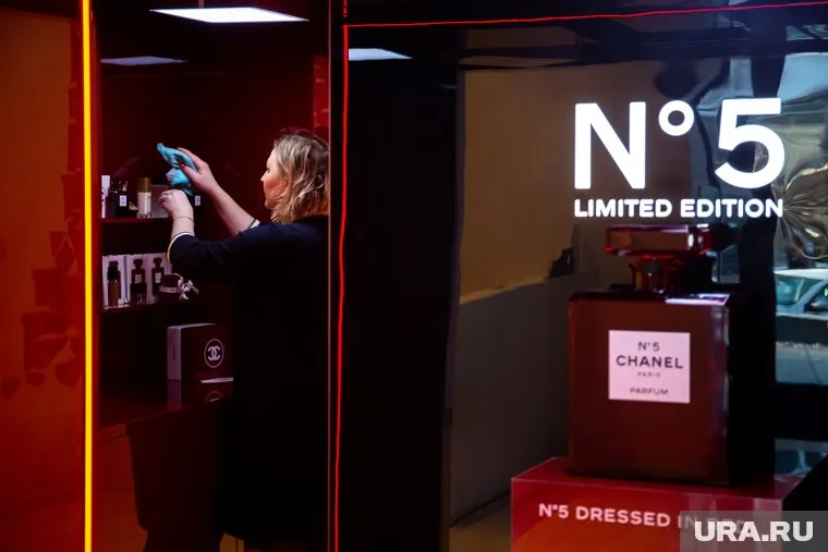 Представители Chanel обсуждают с арендодателями расторжение договоров