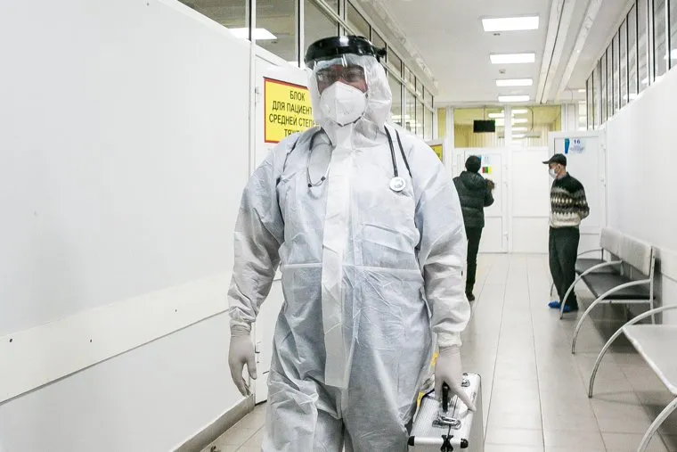 Приемный покой областной инфекционной клинической больницы. Тюмень