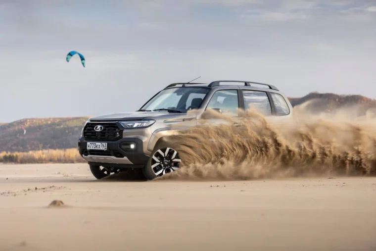 В дилерский центр поступила обновленная LADA NIVA Travel в пяти комплектациях 