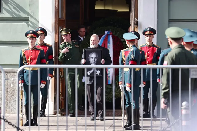 Обстановка у Колонного зала во время прощания с Михаилом Горбачевым. Москва