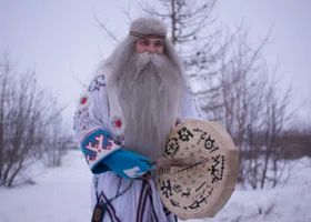 Ямальский Дед Мороз открыл праздничный сезон в одном из поселков 