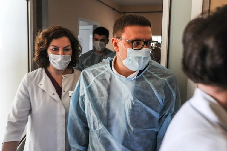 Поездка Алексея Текслера в ОКБ-2 для проверки готовности к пандемии. Челябинск