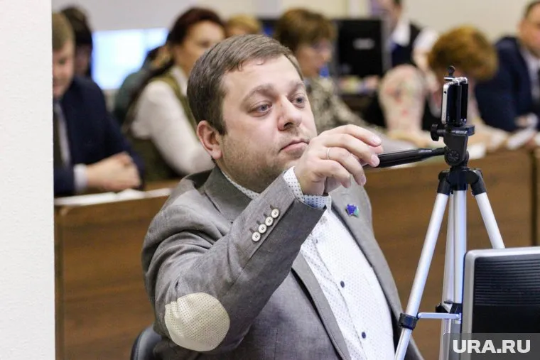 Пантину ранее запретили снимать заседания на видео, а теперь и вообще лишили голоса