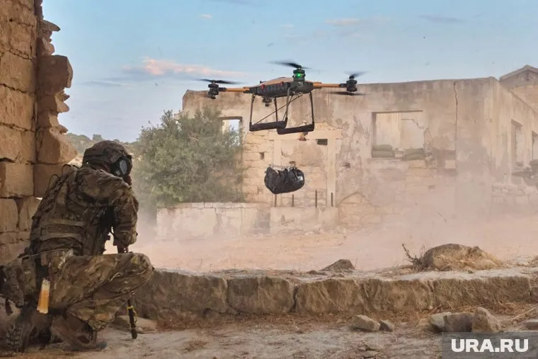 Системы РЭБ отражают рой беспилотников ВСУ, отметил Юрий Кнутов