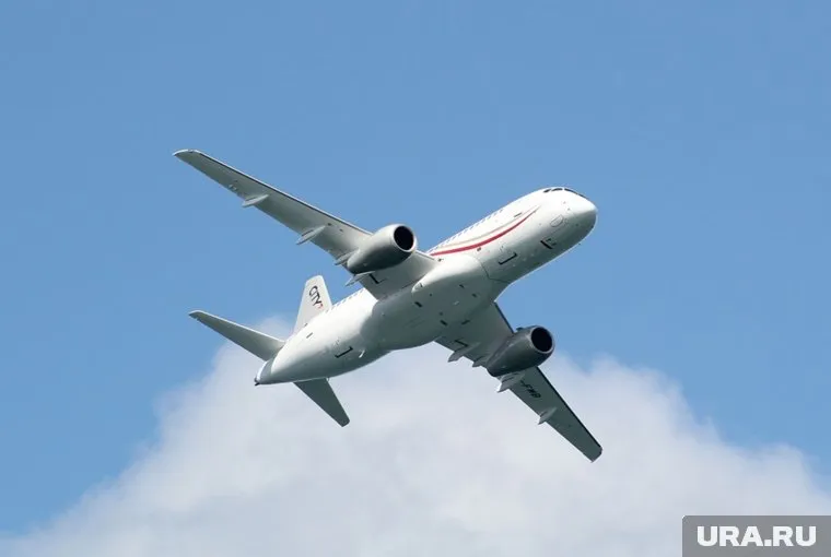 Вылет борта Sukhoi Superjet 100 до Минска задержали на четыре часа