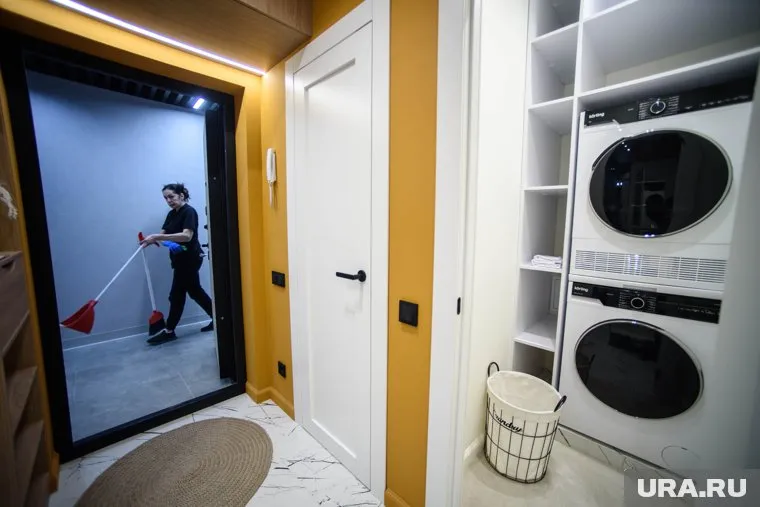 Следует регулярно менять уборщиков, чтобы защититься от риска кражи