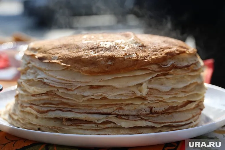 Около Кургана водителей фур накормили блинами