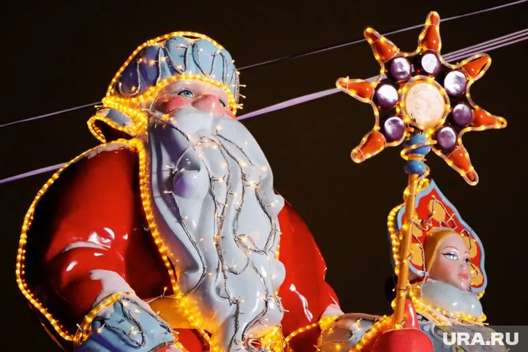 Иногда с новогодними персонажами случаются казусы