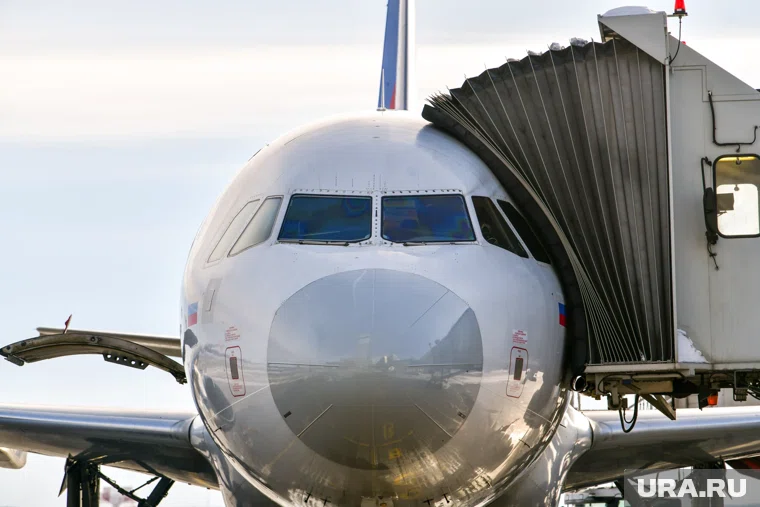 Самолет авиакомпании Azur Air экстренно совершил посадку в Тюмени