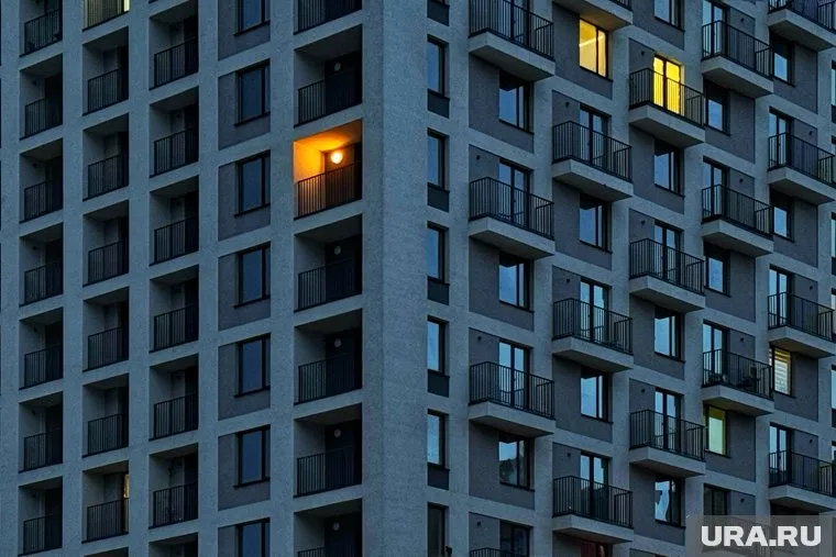 В Новом Уренгое ночью проводятся строительные работы