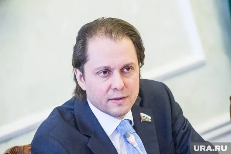 Лидер уральских либерал-демократов Владимир Сысоев все происходящее назвал "бредом"