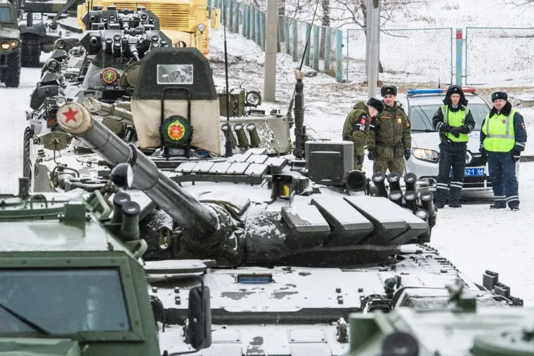 Репетиция парада на 2-ой Новосибирской. Екатеринбург