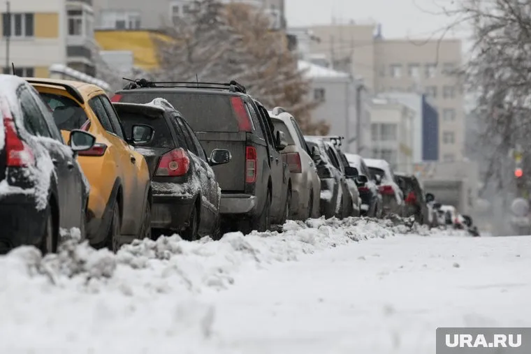 В Новом Уренгое негде парковать автомобили во дворах