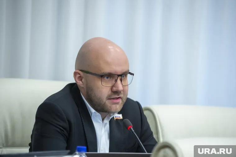 В апреле Илья Лисняк уехал из России
