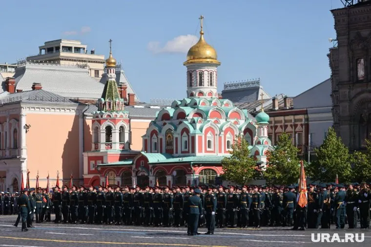 На Красной площади начался Парад Победы
