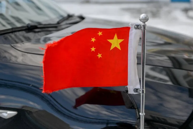 Генеральный консул Китайской Народной Республики в Екатеринбурге Цуй Шаочунь на АО «Макфа». Челябинск