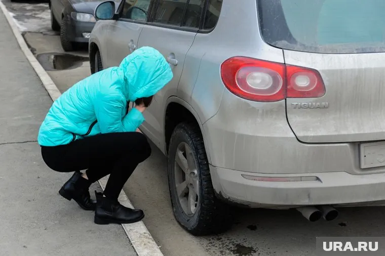 Девушка села за руль, не имея водительских прав