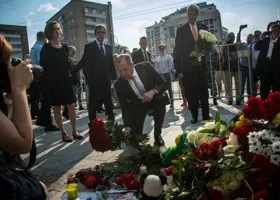 В Москве прошла траурная акция у посольства Франции