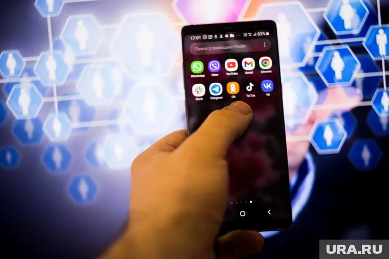 Соцсети отвлекают спортсменов от работы, считают в СБР