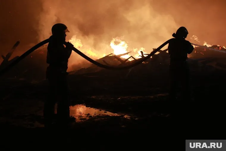 Во время тушения у дома обвалилась кровля