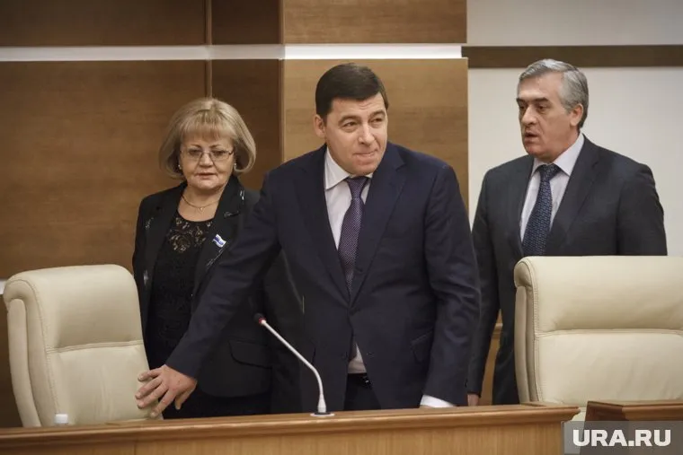 Областные власти сохраняют всю фракцию "ЕР" в Заксобрании, применяя в проблемных округах ресурсы мэров и членов кабмина