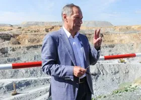 «Негодяй-олигарх зарабатывал на недрах, теперь бросил людей страдать»