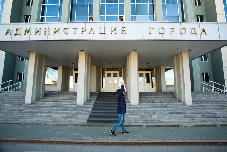 Одиночный пикет у здания администрации города дольщиками компании Северстрой». Сургут