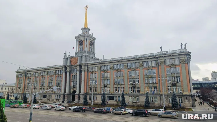 Самая вкусная экскурсия по Екатеринбургу начинается у здания городской администрации