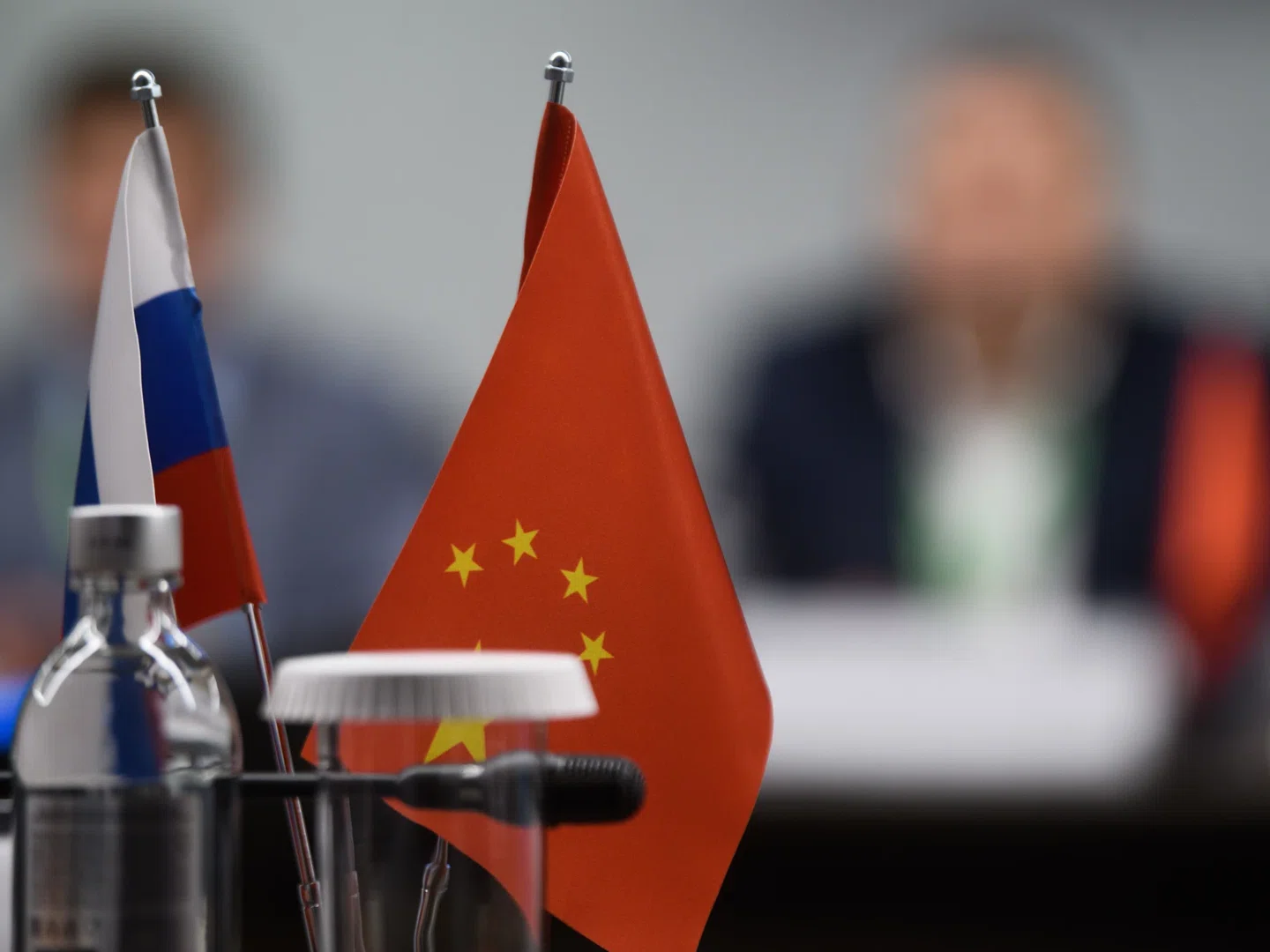 Путин и Трамп едут в Китай: что обсуждают в Пекине