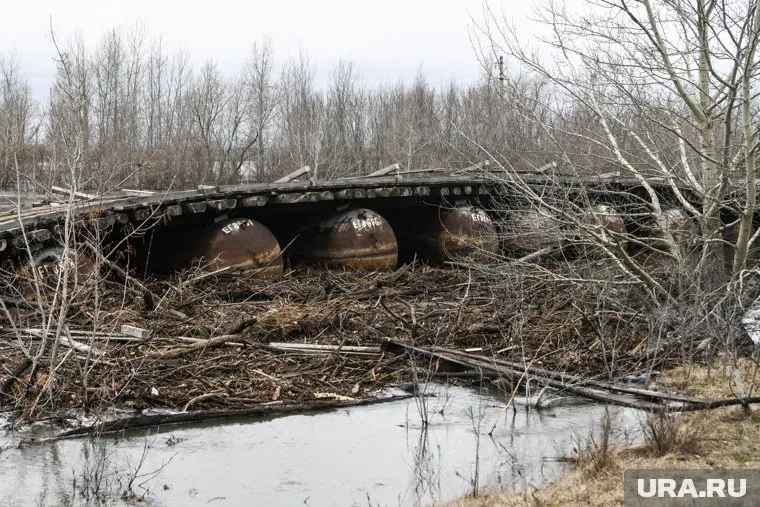 Объехать затопленные участки невозможно (архивное фото)