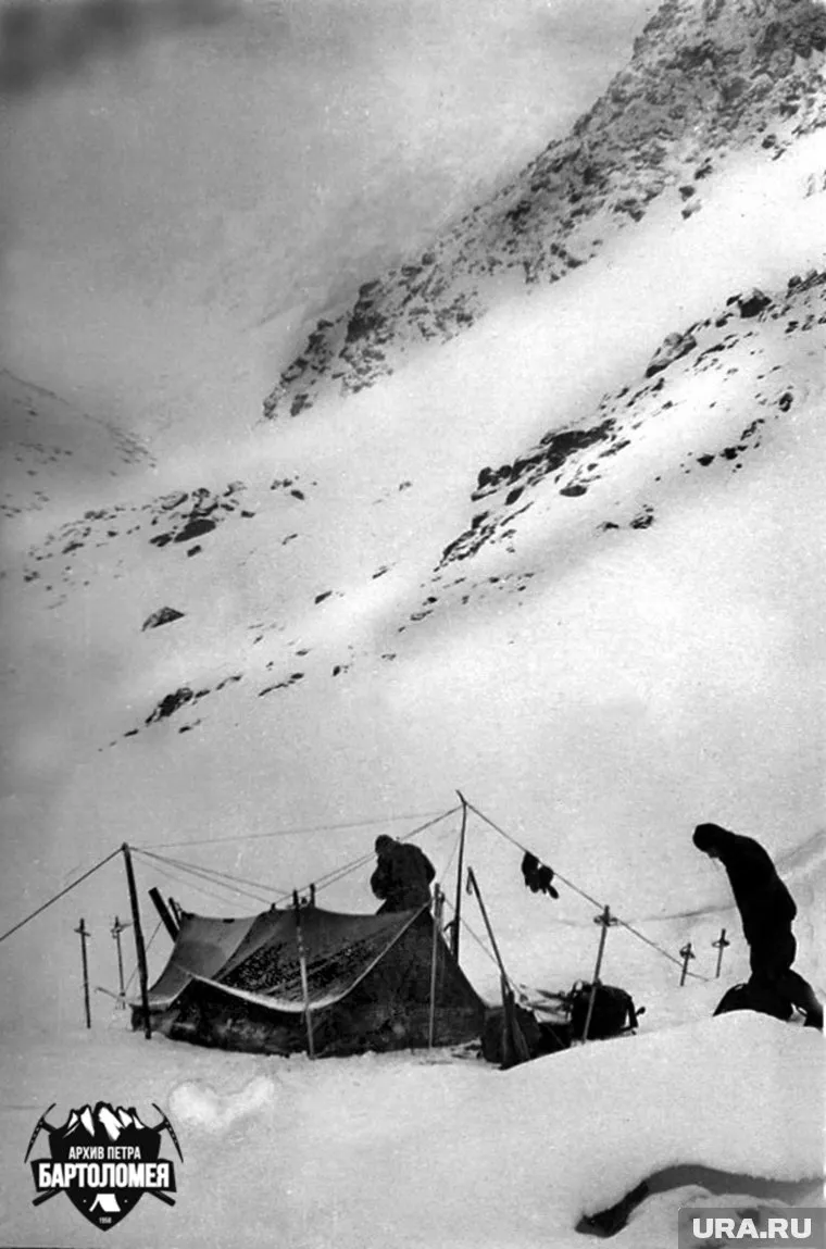 Палатка дятловцев на Приполярном Урале, 1958-й. Спустя год ее найдут в горах разрезанной