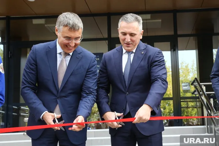 В церемонии открытия приняли участие министр науки РФ Валерий Фальков (слева), губернатор области Александр Моор (справа), а также помощник президента России Андрей Фурсенко (архивное фото)