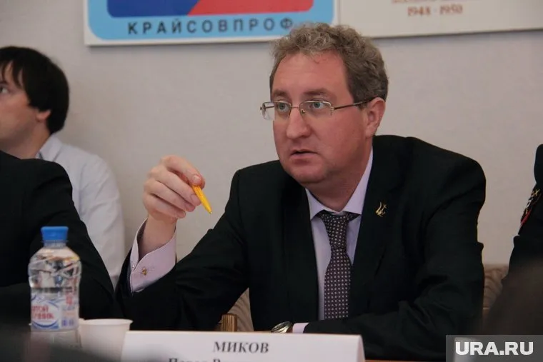 Павла Микова просят добровольно сложить полномочия